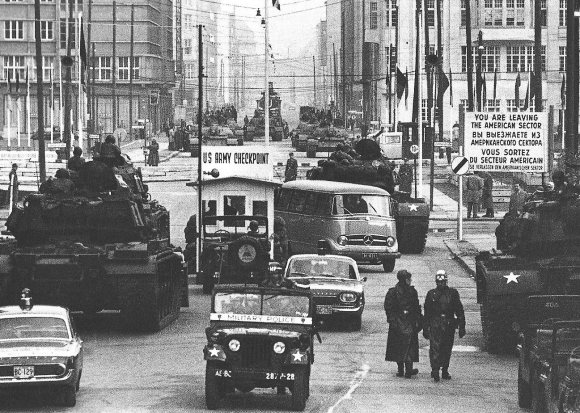 checkpoint-charlie-19611