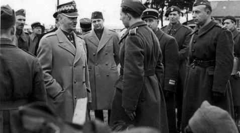 Gen.-Sikorski-wśród-żołnierzy-w-1940