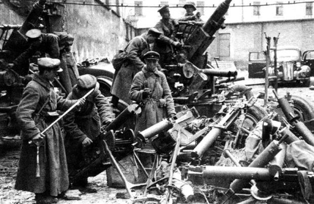 Armia-sowiecka-w-zdobytym-Grodnie-1