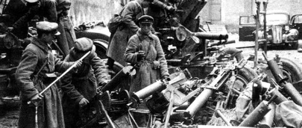 Armia-sowiecka-w-zdobytym-Grodnie-1